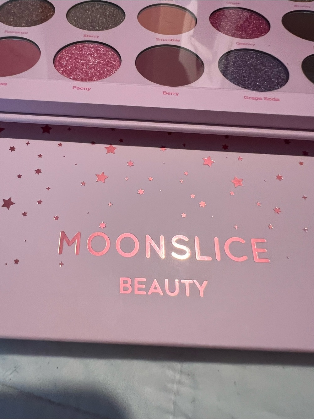 Moonslice Beauty 15-Color Pink Eyeshadow Palette — Pink Shades - Picture 2 of 9